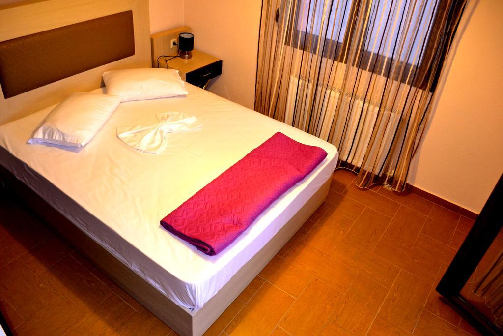 Αmalia Lux Villas Vrasná Oda fotoğraf